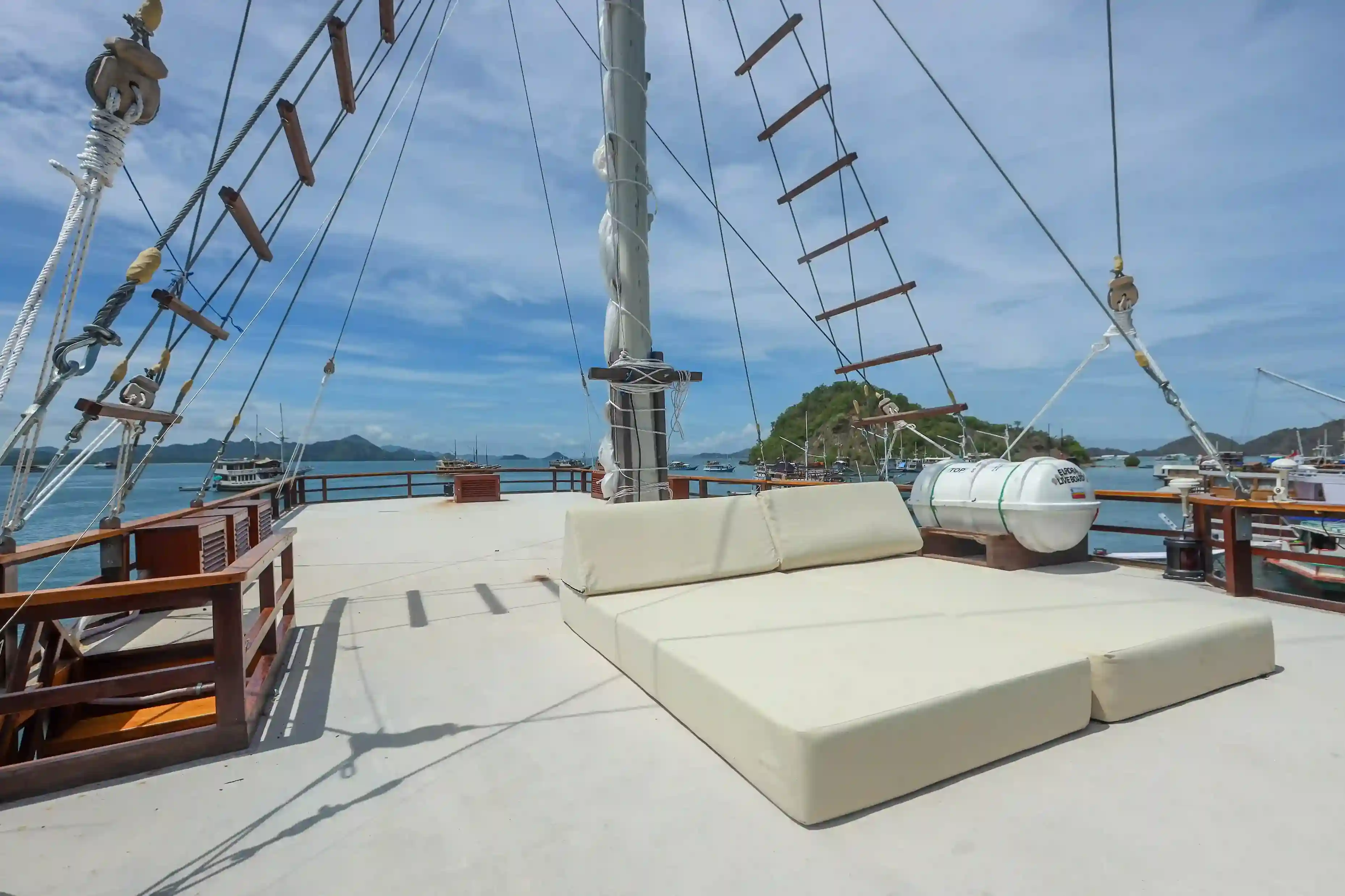 Elrora Liveaboard